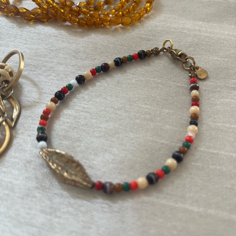 7 bracelets - Picture 3 of 3